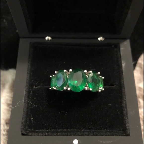 Antique Auction Jewelry - This is a 5 stone Russian Chrome Diopside size 9
